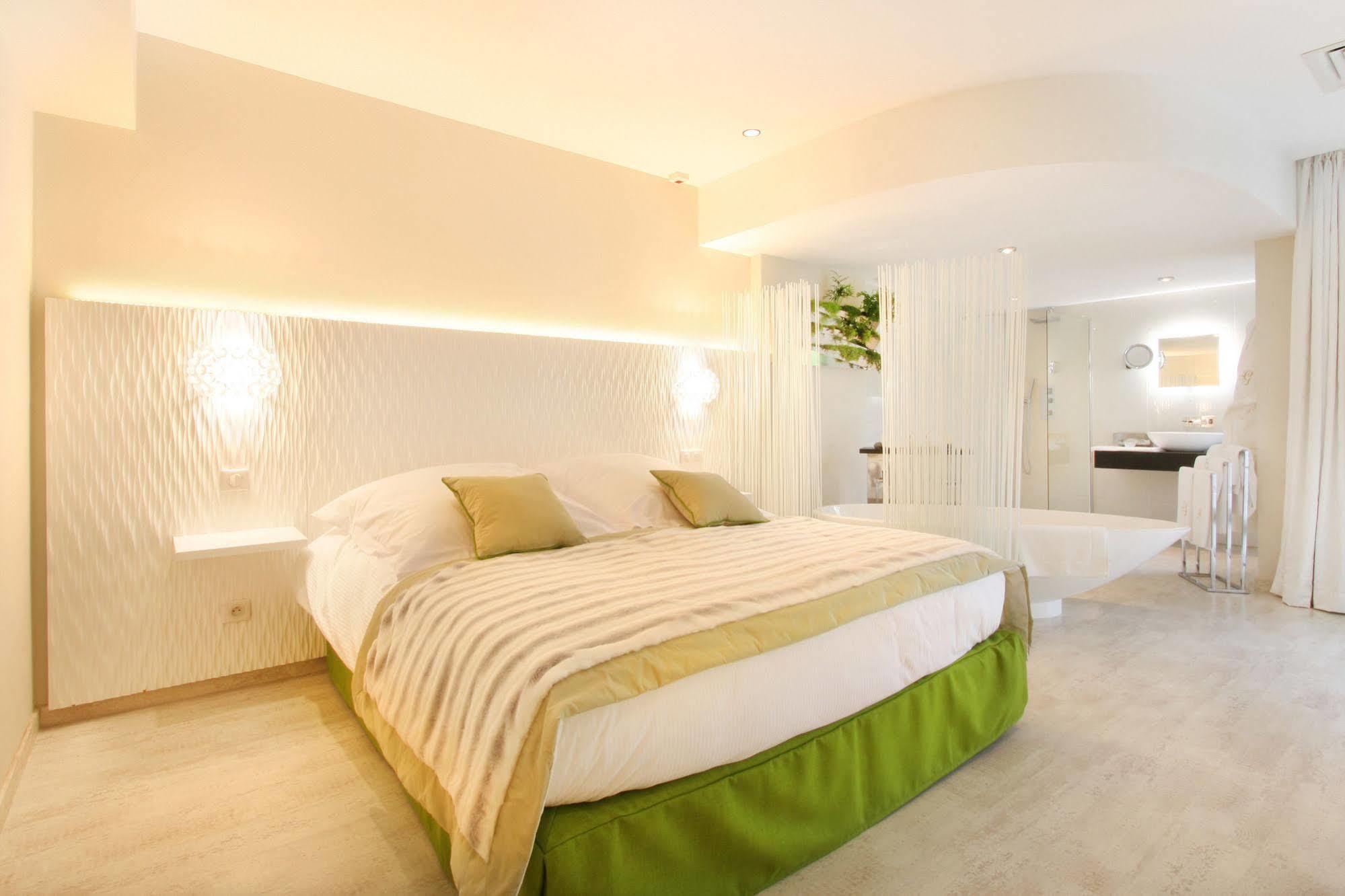 Hotel Les Deux Garcons آيكس أومبروفينس المظهر الخارجي الصورة